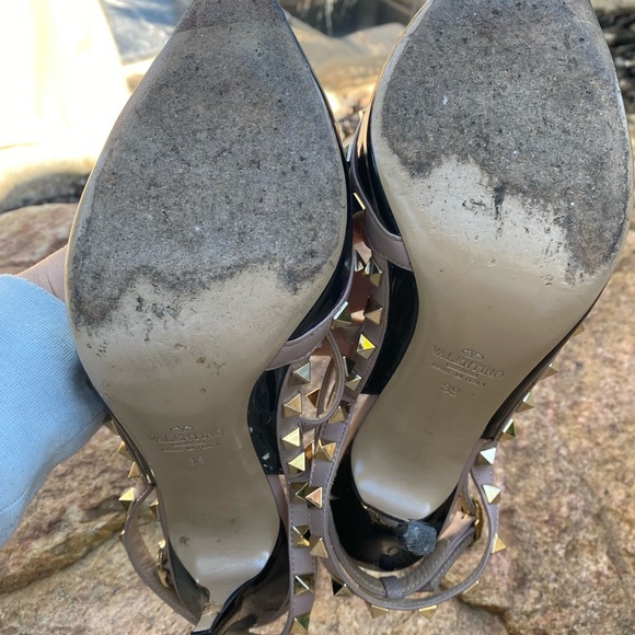 Tan/Black authentic Valentino Garavani rockstud pumps heels that banging combo ! - Picture 10 of 11